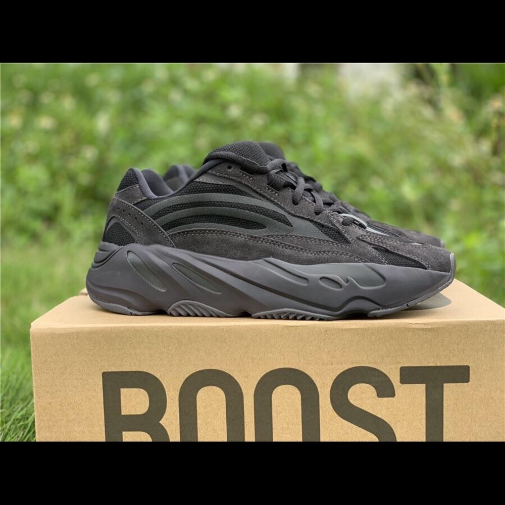 Yeezy vanta black women